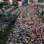 La Cina spinge aziende statali a investire ad Hong Kong per fermare la crisi